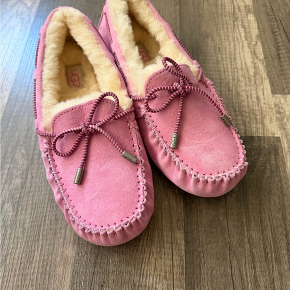 UGG Shoes - UGG NEW Pink Suede Moccasin Slippers with Cream Shearling size women’s 6